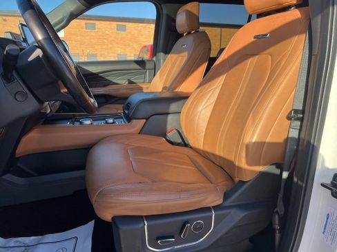 Certified 2022 Ford Expedition Platinum image 22