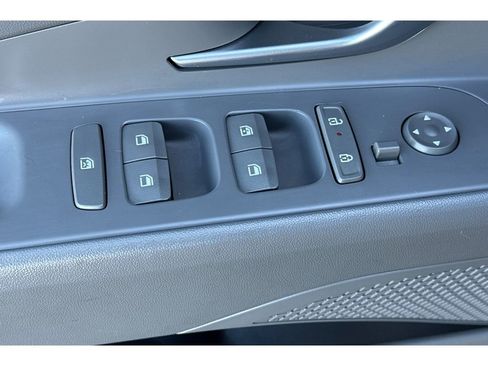 Used 2024 Hyundai Elantra SEL image 12