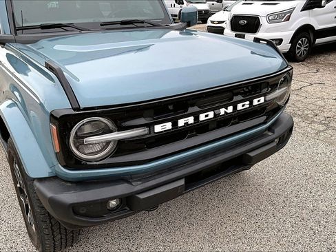 Used 2023 Ford Bronco Outer Banks AWD/4WD image 3