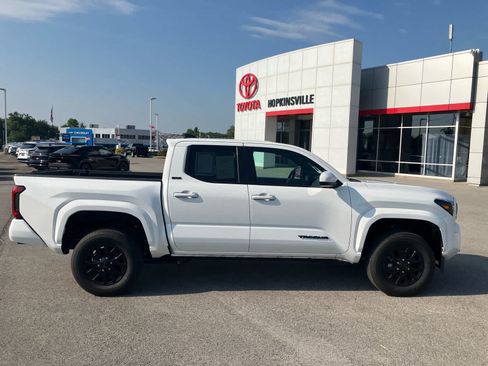 Certified 2026 Toyota Tacoma SR5 AWD/4WD image 10