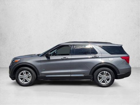 Used 2021 Ford Explorer XLT RWD image 9