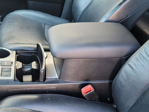 Used 2011 Toyota Highlander SE image 8