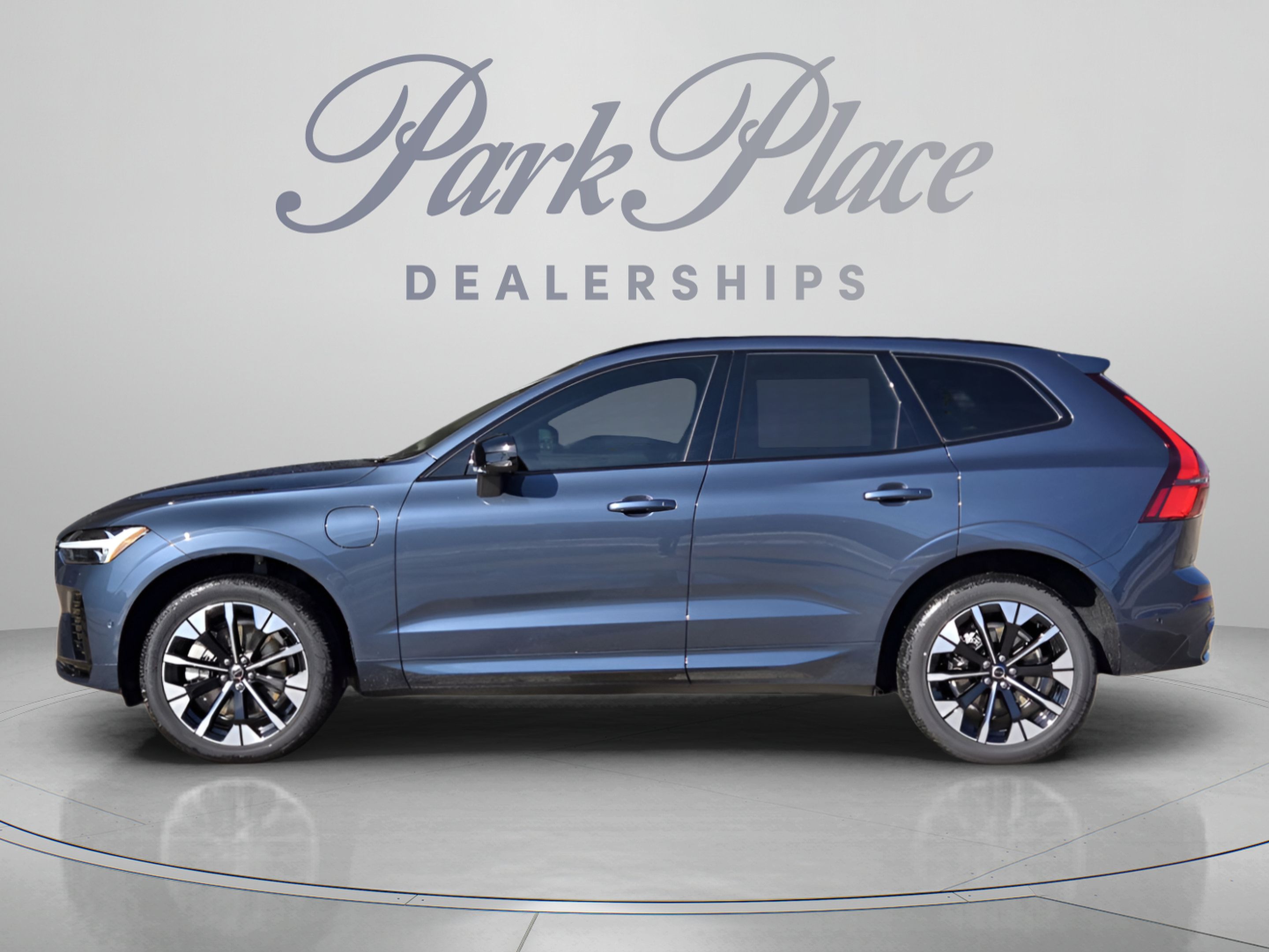 Used 2026 Volvo XC60 T8 Plus w/ Protection Package Premier AWD/4WD image 2