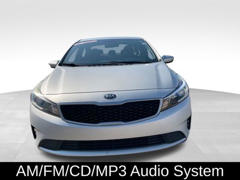 Used 2017 Kia Forte LX image 2