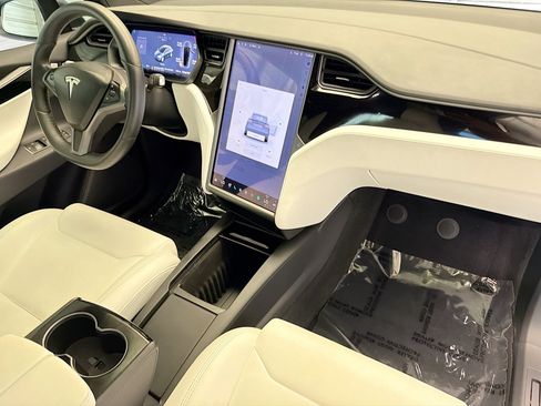 Used 2018 Tesla Model X 75D AWD/4WD image 12
