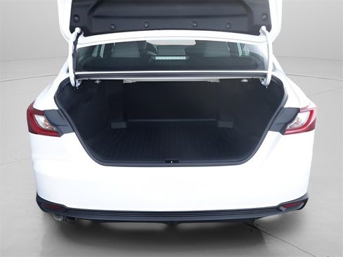 Certified 2025 Toyota Camry SE w/ Convenience Package image 11