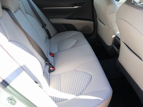 Used 2020 Toyota Camry SE image 13