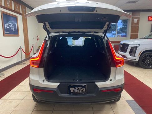 Used 2022 Volvo XC40 T5 R-Design AWD/4WD image 9