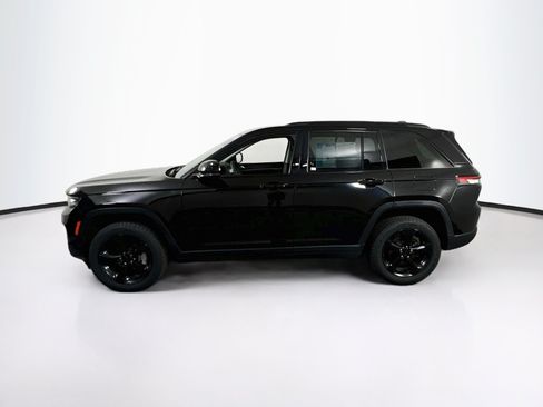 Used 2024 Jeep Grand Cherokee Limited w/ Black Appearance Package AWD/4WD image 8
