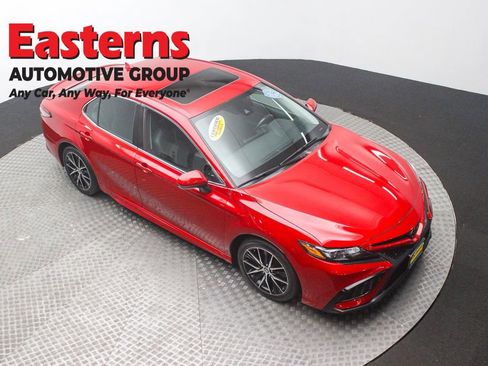 Used 2021 Toyota Camry SE w/ Cold Weather Package image 3