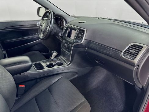 Used 2020 Jeep Grand Cherokee Laredo w/ Security & Convenience Group image 34