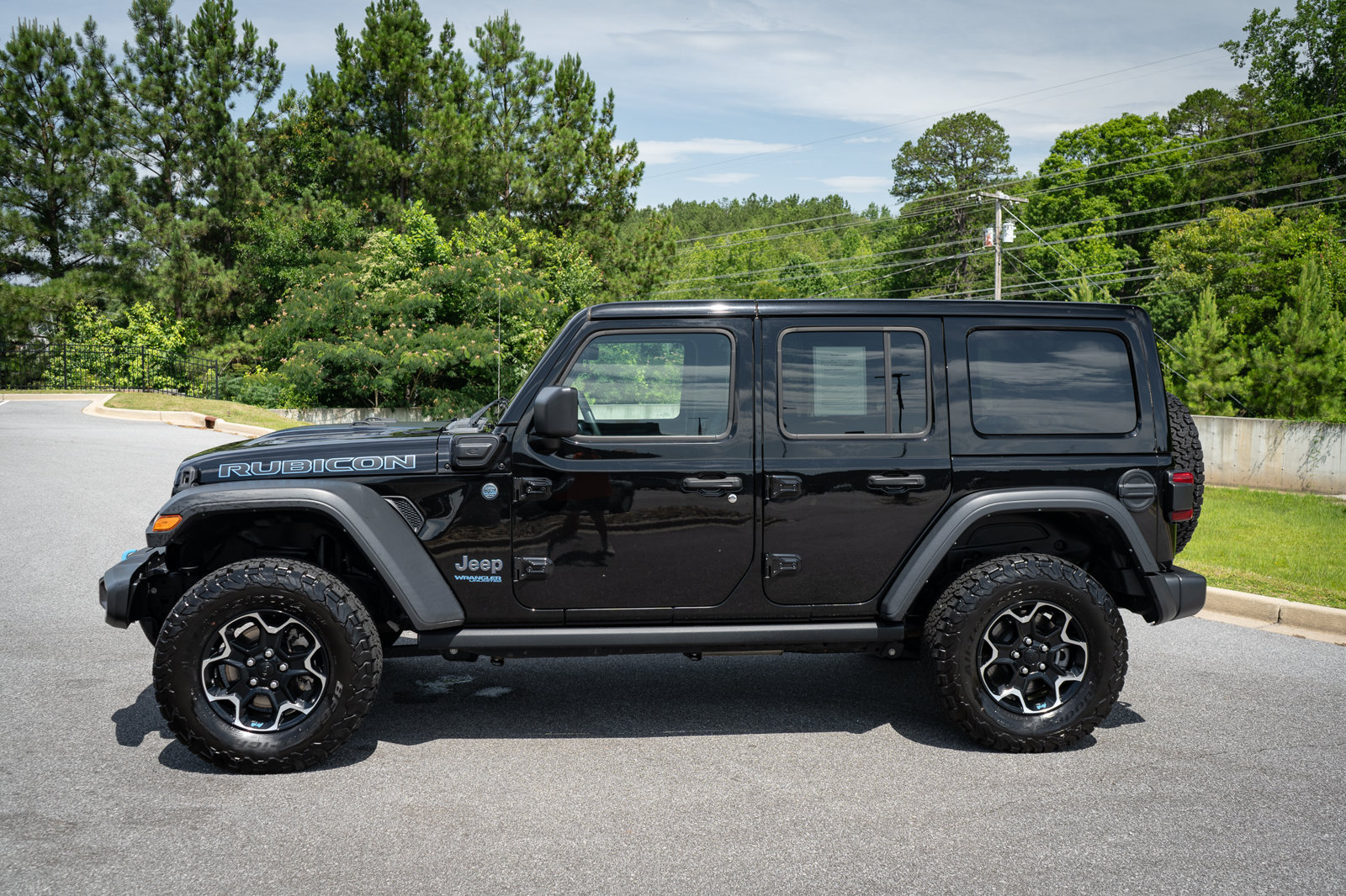 Used 2021 Jeep Wrangler Unlimited Rubicon 4xe w/ Cold Weather Group AWD/4WD image 5