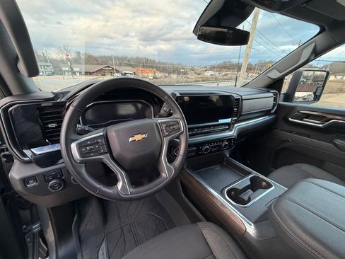 Used 2024 Chevrolet Silverado 3500 LT w/ Convenience Package image 8