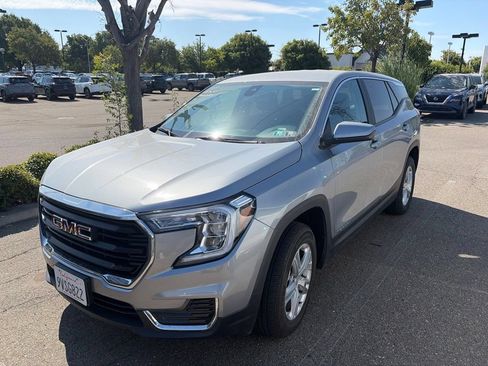 Used 2024 GMC Terrain SLE AWD/4WD image 3