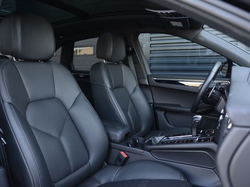 Certified 2026 Porsche Macan AWD/4WD image 26