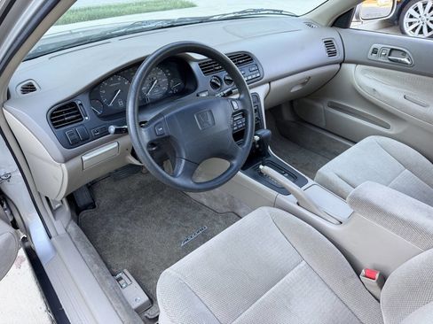 Used 1996 Honda Accord LX image 12