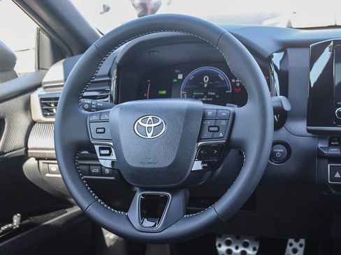 New 2026 Toyota Camry SE image 18