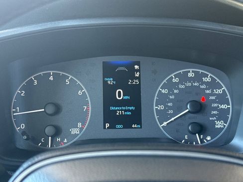 Certified 2025 Toyota Corolla SE image 29