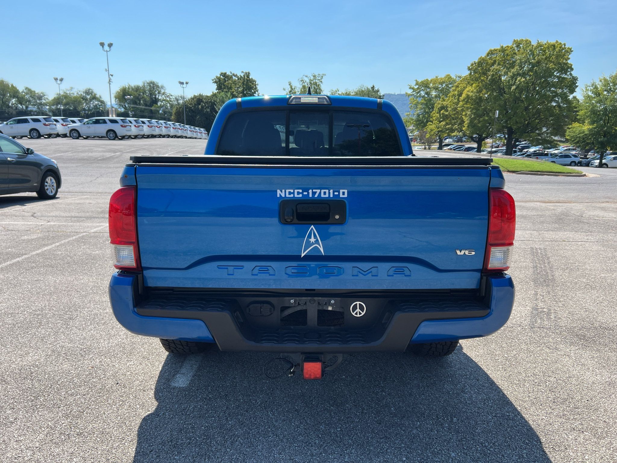 Used 2016 Toyota Tacoma TRD Sport w/ Towing Package AWD/4WD image 4