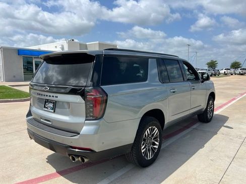 Used 2025 Chevrolet Suburban Z71 AWD/4WD image 6