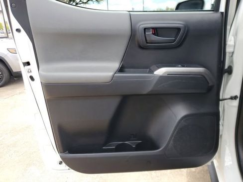 Used 2020 Toyota Tacoma SR5 w/ SR5 Appearance Package (SM) image 11