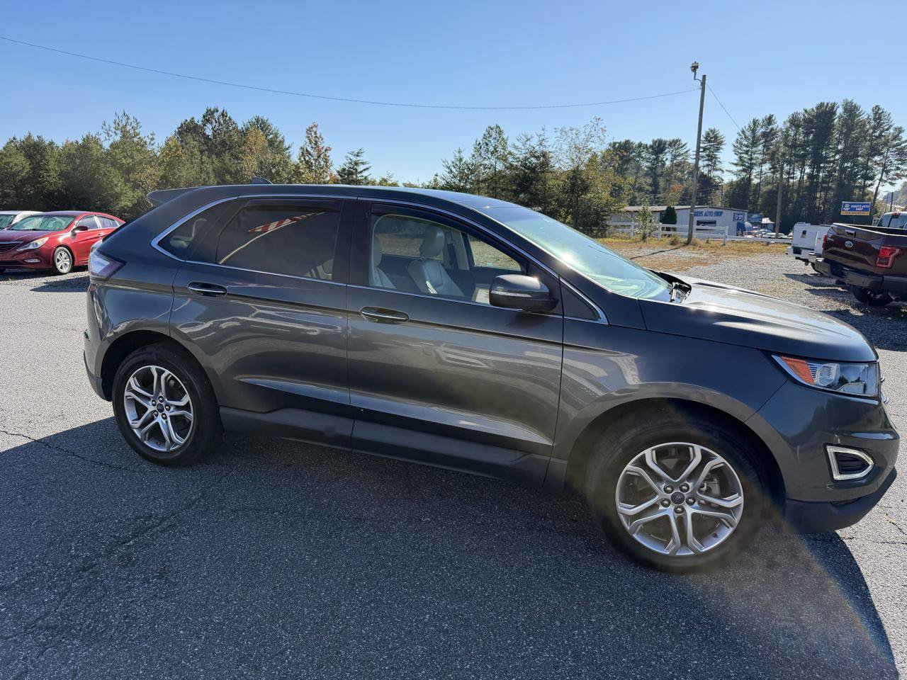 Used 2016 Ford Edge Titanium FWD image 3
