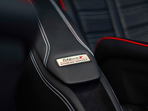 Used 2017 Ferrari California T RWD image 8