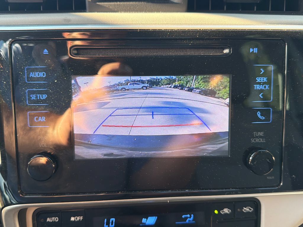 Used 2018 Toyota Corolla LE FWD image 19