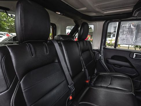 Used 2023 Jeep Wrangler Unlimited Sahara AWD/4WD image 33