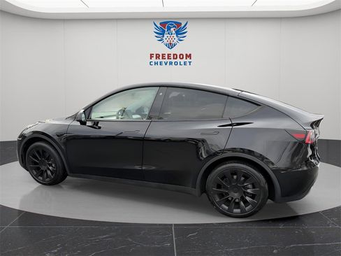 Used 2020 Tesla Model Y Long Range image 3