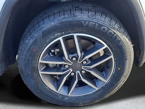 Used 2022 Jeep Grand Cherokee Limited image 4