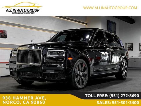 Used 2022 Rolls-Royce Cullinan w/ Dark Exterior Package image 4
