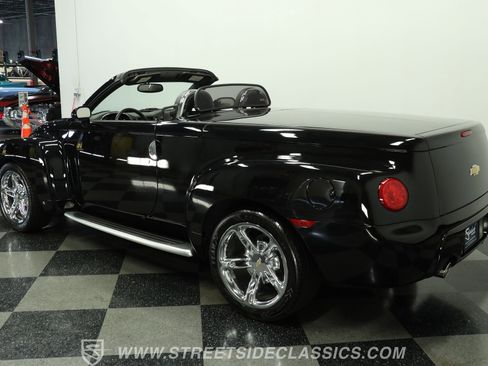 Used 2005 Chevrolet SSR w/ Preferred Equipment Group image 7