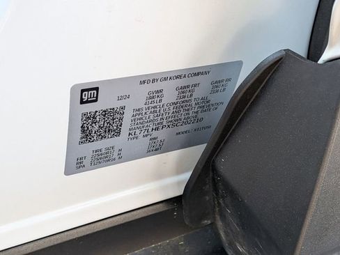 Used 2025 Chevrolet Trax LT image 36