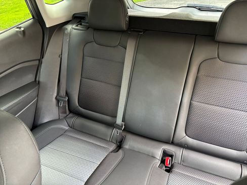 Used 2025 Chevrolet Trax LT FWD image 34