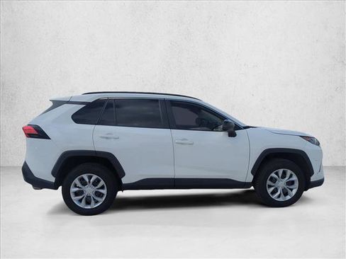 Used 2019 Toyota RAV4 LE image 3