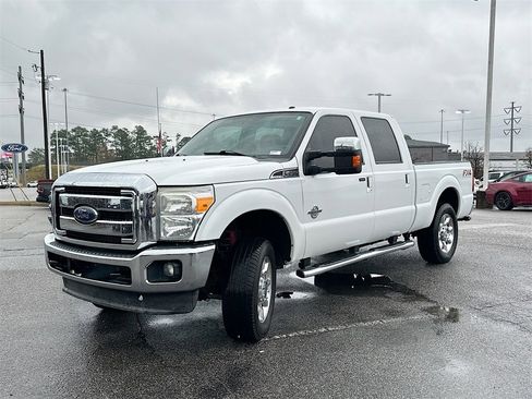 Used 2014 Ford F250 Lariat w/ Lariat Interior Package image 2