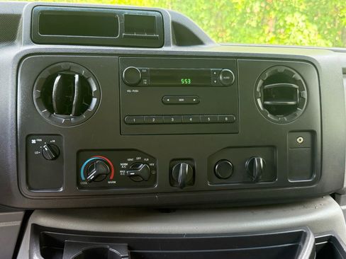 Used 2015 Ford E-350 and Econoline 350 Super Duty image 17