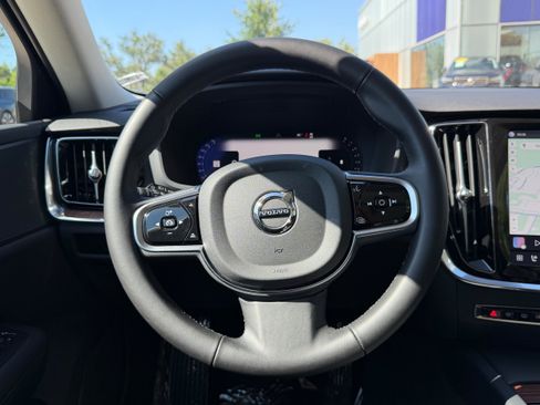 Certified 2025 Volvo V60 B5 Cross Country Plus AWD/4WD image 17