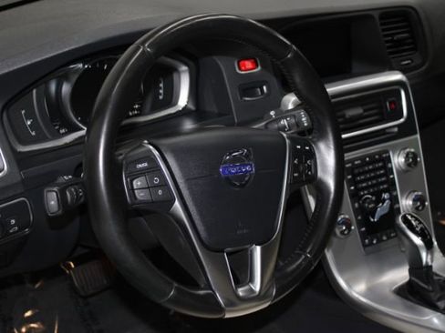 Used 2018 Volvo S60 T5 Dynamic w/ Vision Package image 11