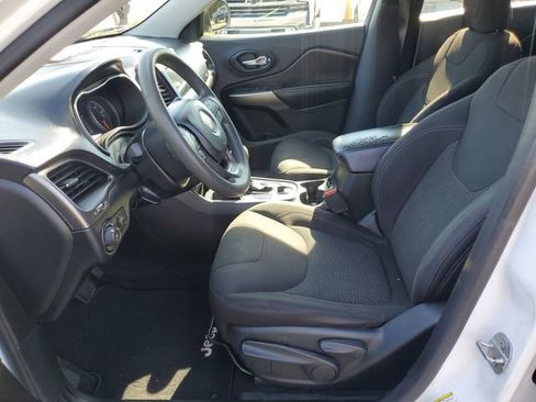 Used 2019 Jeep Cherokee Latitude w/ Popular Appearance Group image 16