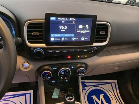 Certified 2025 Hyundai Venue SEL image 14