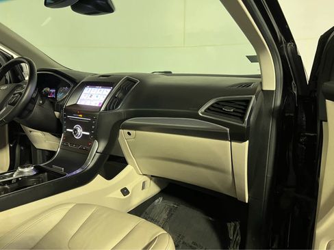 Used 2019 Ford Edge Titanium w/ Cold Weather Package image 30