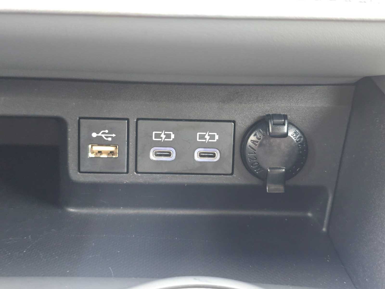 Used 2023 Toyota Highlander XLE AWD/4WD image 30