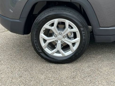Used 2024 Jeep Compass Latitude AWD/4WD image 27