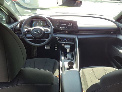 Certified 2025 Hyundai Elantra Sport image 11