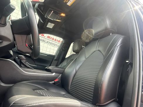 Used 2021 Toyota Highlander XSE FWD image 10