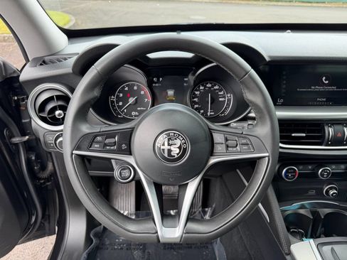 Used 2018 Alfa Romeo Stelvio AWD image 19