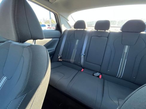 Used 2025 Hyundai Elantra SEL image 38