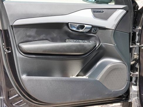 Used 2021 Volvo XC90 T5 Momentum w/ Protection Package Premier image 12